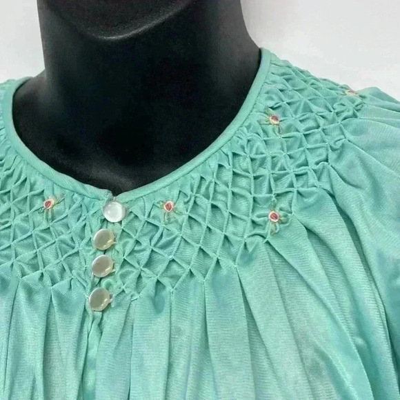 Vintage mint green nightgown size small - Picture 3 of 8